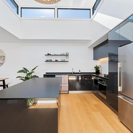 Luxurious Lakefront Penthouse Wanaka Buitenkant foto