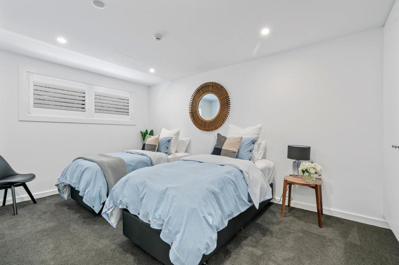 Luxurious Lakefront Penthouse Wanaka Buitenkant foto